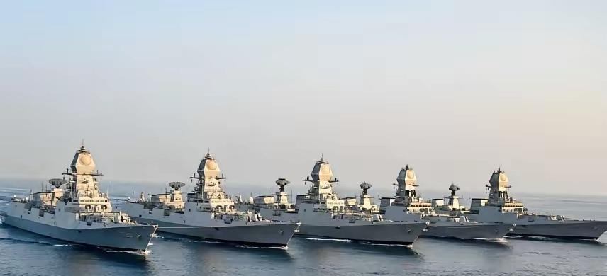 印度派遣六艘战舰赴中东，要给欧美上一课：什么叫真正强国？这话听着就提气！印