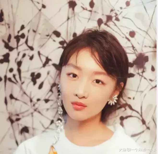 周冬雨《t》杂志封面曝光, 妆容与照片风格酷似yamy?