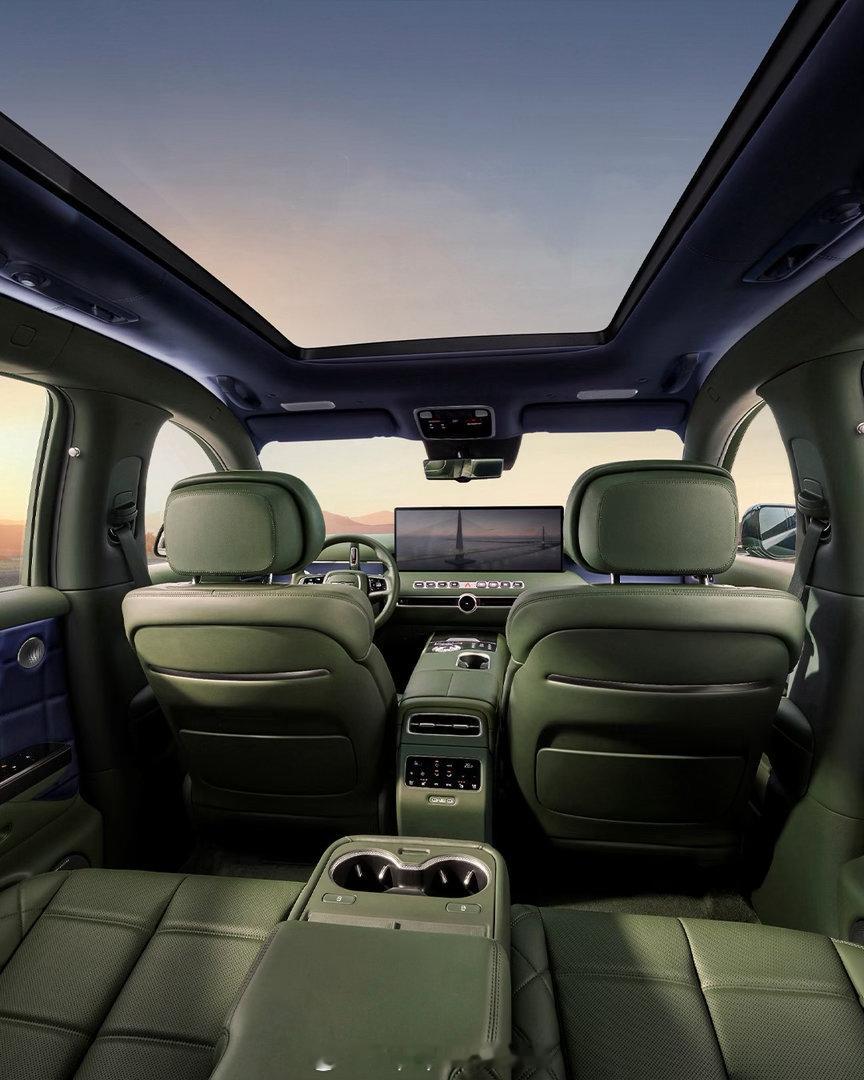 全新捷尼赛思GV90SUV！双电机四驱系统，输出657马力、800牛米。全球首