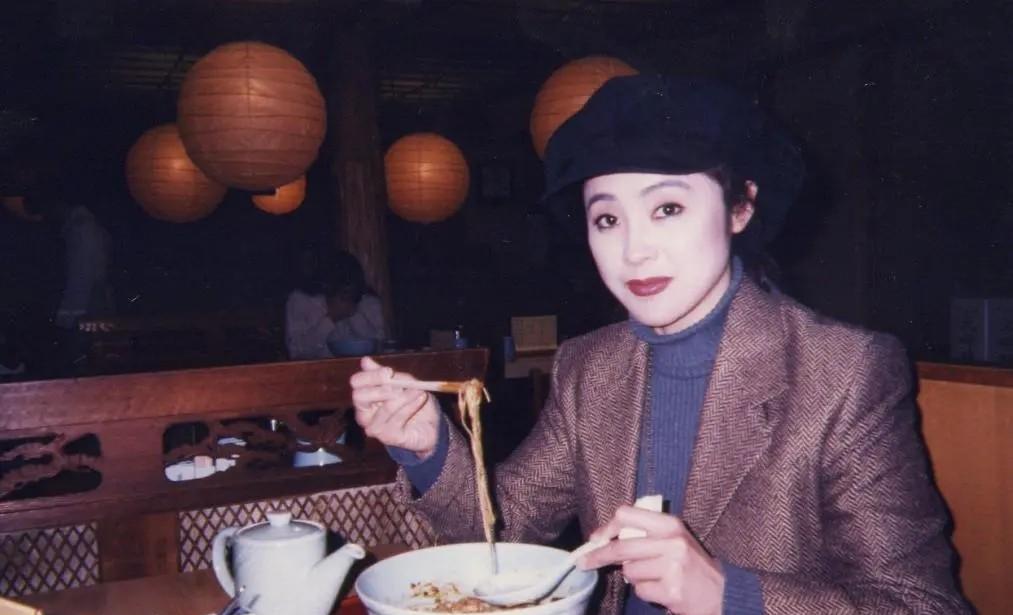 《高山下的花环》走红的女孩，与罗瑞卿之子恋爱，为何远嫁美国？1985年初夏，北