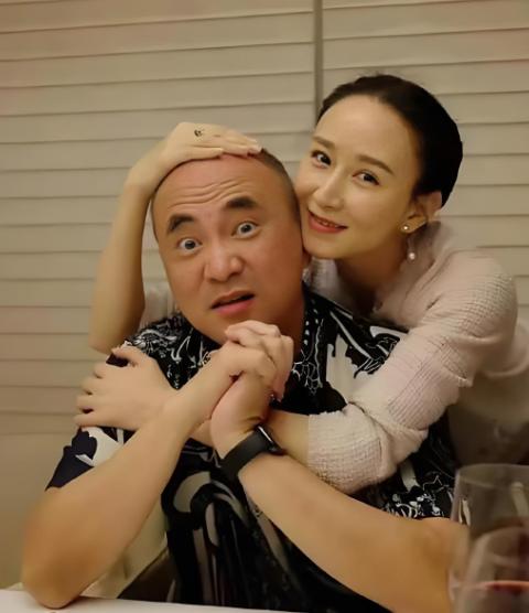 当年，富豪朱兆祥向胡静求婚，胡静说：你大我12岁，咱们不合适。朱兆祥掏出一张卡，