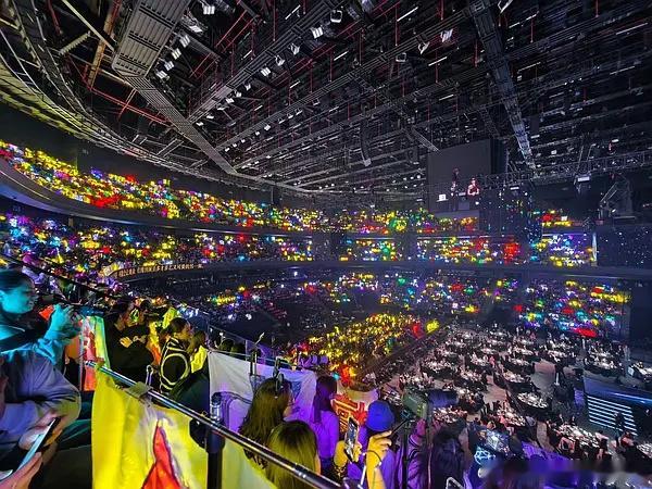 檀健次黄海来了，看了现场直播，🥝给了好多观众席镜头