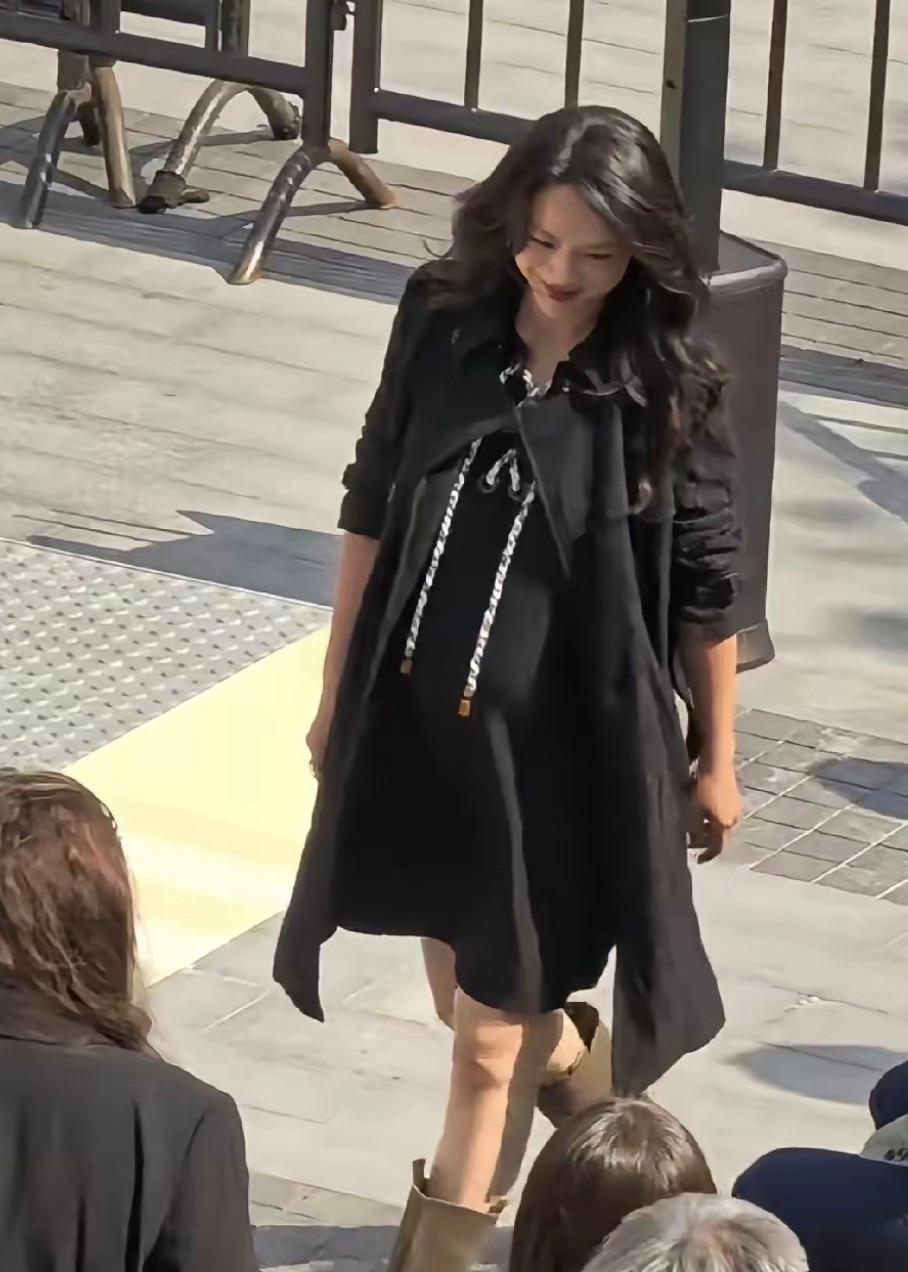 汤唯确认怀二胎4月29日，演员汤唯在个人社交平台发布一张小马驹照片，正式宣布怀上