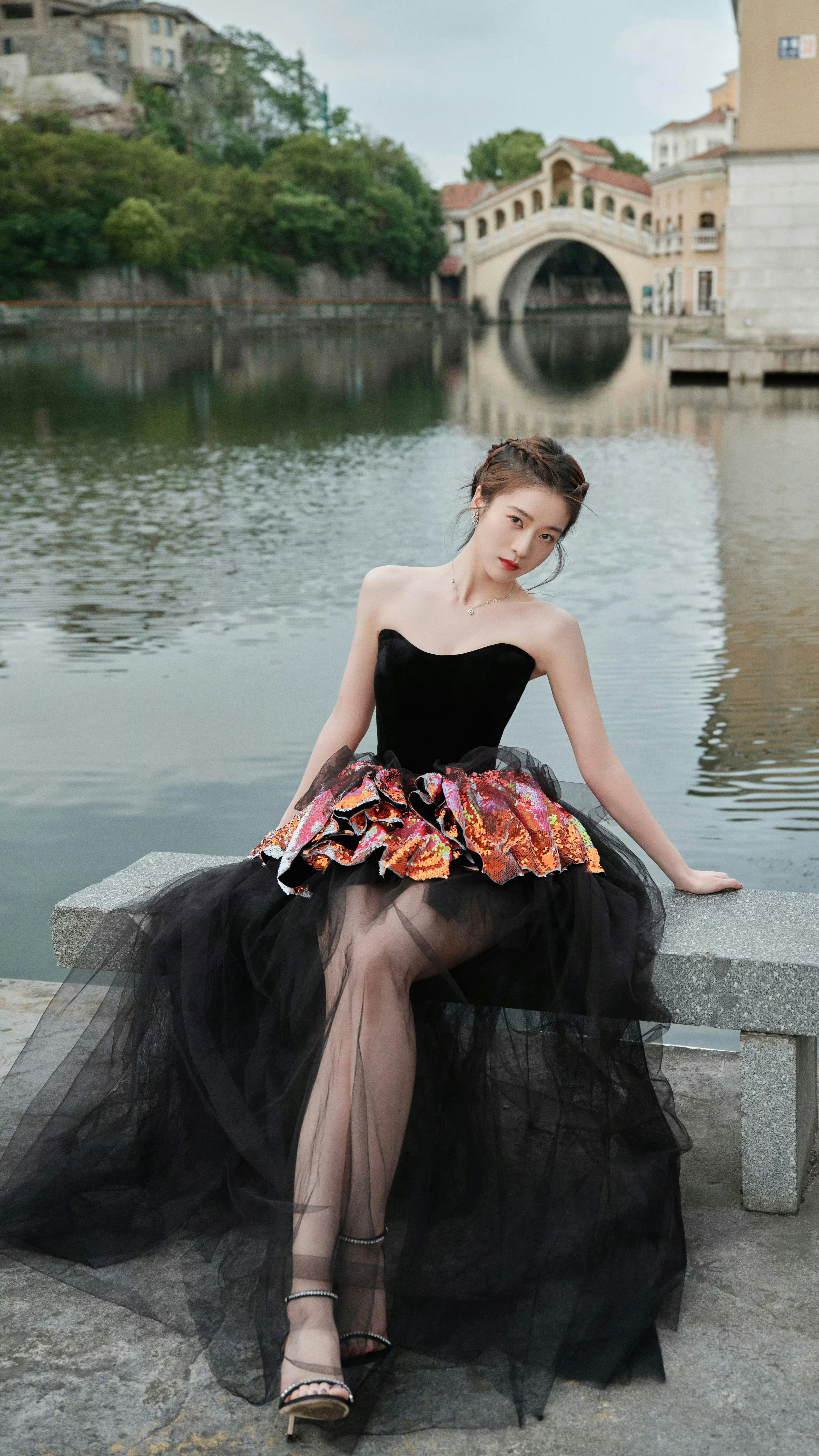 张雪迎壁纸：黑纱裙高跟，浪漫柔美​​​