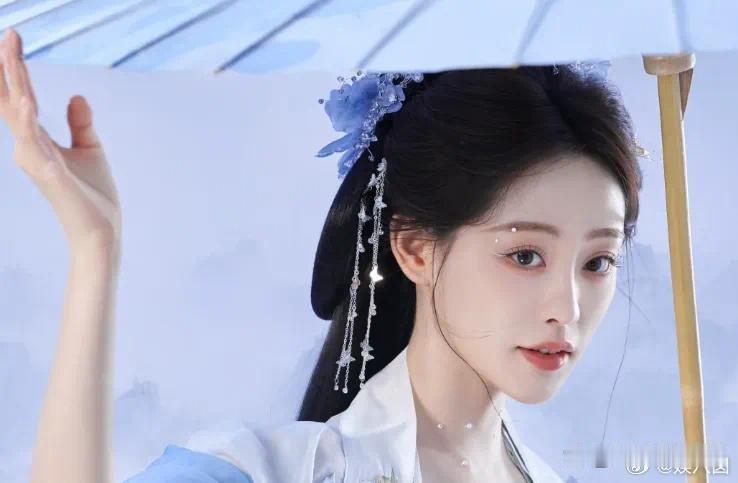 1.辛芷蕾自从拿下影后，在内娱就不缺C位，反倒是不少圈内头部艺人开始慌张，变着法