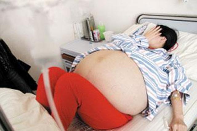孕妈剖腹产喜得四胞胎, 医生看到性别后感叹: 不愧是2018第一胎啊