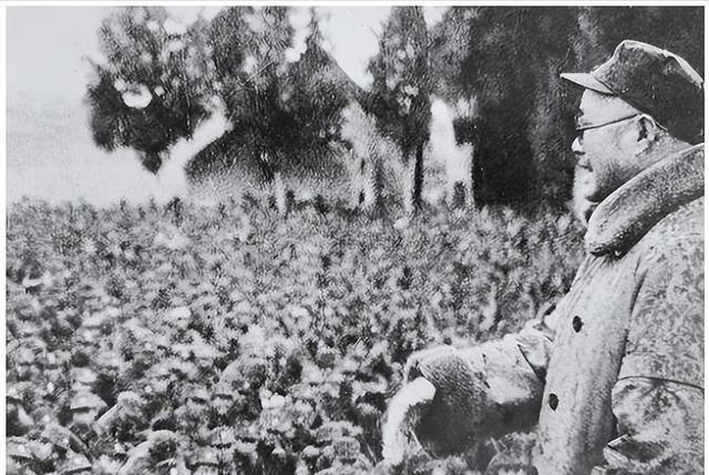 陈毅来到中原军区后，成为刘伯承的副手。可每次开会，刘伯承总是谦虚地说，请陈老总先