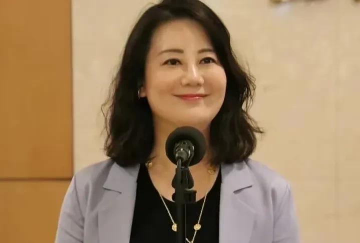 台湾省国民党籍立法机构负责人韩国瑜昨天称赞民众党主席黄国昌是“人中吕布”，结果民