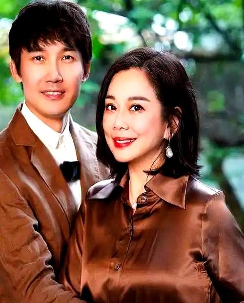 张铎26岁拍戏，一眼看中大他8岁的陈松伶。她那时被经纪人骗光钱，父亲，切