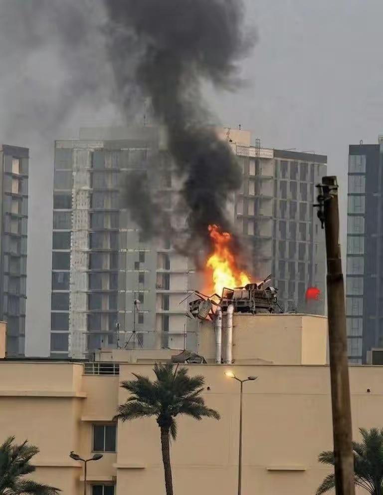 离谱到家！美军最强近防系统，竟在大使馆楼顶被直接端掉！帝国之拉胯！太丢人了