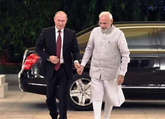 ​印度已经被美国吓破了胆！印度这时候从俄罗斯进口的石油量已经连续两个月开始下降，