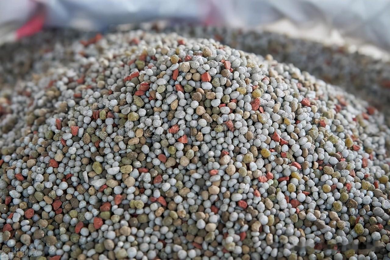 又早又准近来有一个理论很有意思。硅基经济干不过碳基经济。硅基科技指的是互联网