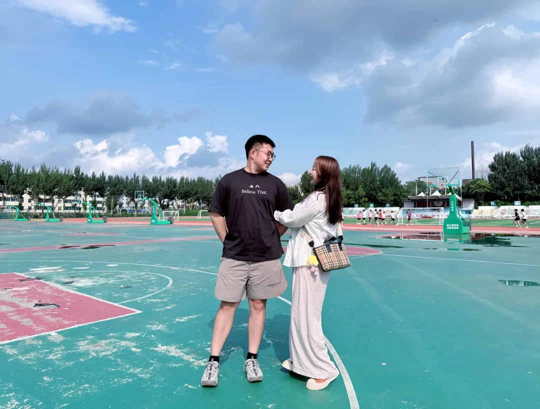 我来到你的城市，走过你来时的路，去了你读的高中，开到你母校的路 一直是...
