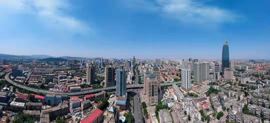 这事儿说出来很多人可能不信：济南，GDP常年在全国20名左右晃荡的省会，2025