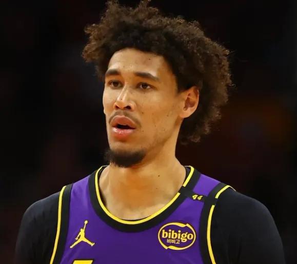 船记：湖人该让海斯首发，但不确定这是否会摧毁艾顿信心。球迷：湖人应该鼓励海斯染