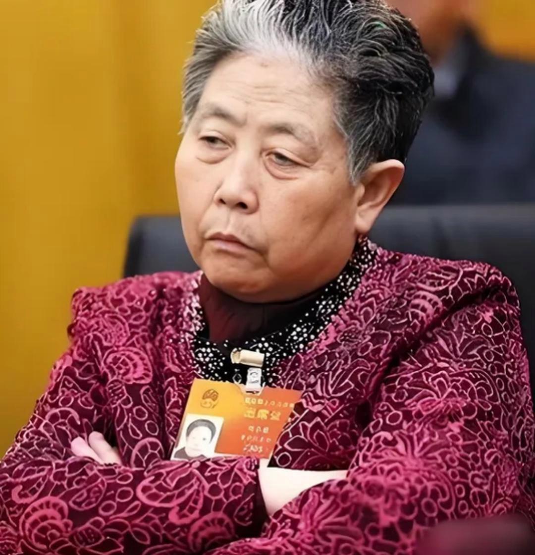 年赚54亿却仍守车间！79岁陶华碧，打醒多少逐利的企业家老干妈去年卖了54