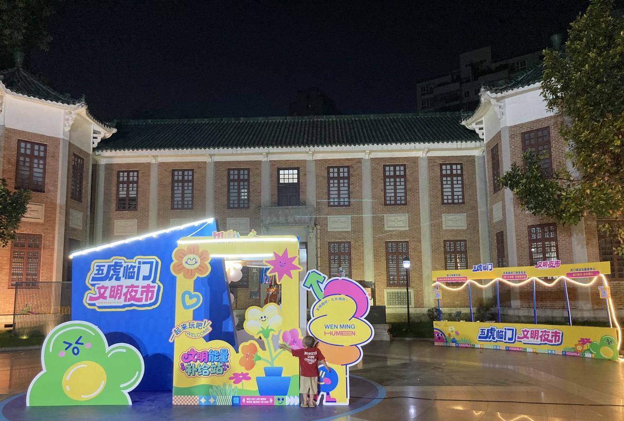 东莞刺激夜消费非虚！今晚比较炎热，晚饭后出来闲逛，十点左右路过我家附近