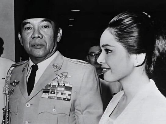 1959年，印尼总统低调访问日本，日本方面得知他喜欢美女，特意为他安排了一位19