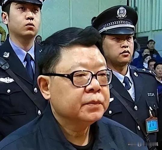 ∫谢才萍赌场生意越做越大，警察突检查时与警察发冲突，冲突时牺牲了一名警察，文强