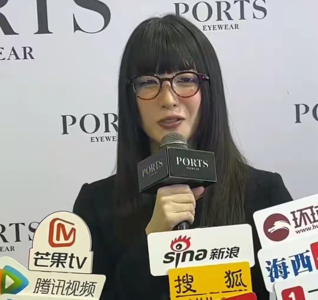 女朋友发了一张图片给我：这就是你的女神江疏影。我：别吹牛了，江疏影真的漂亮，