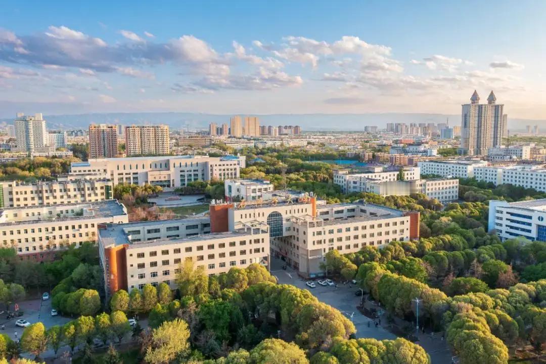 大学生活费到底该给多少？一份“女生3000元、男生2000元”的参考标准，引发了