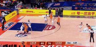 王哲林无辜躺枪，他不是“怕球”，怀特塞德传球太不可思议即便山东队第三节打出1