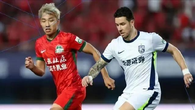 河南主场迎战武汉三镇，是火星撞地球，必定激情四射，谁赢谁输，谁笑到最后，还不好说