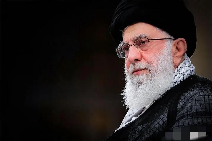 伊朗这回不装了，直接摊牌。他向整个中东发出警告：美国要是再敢炸我的油田气田，我就