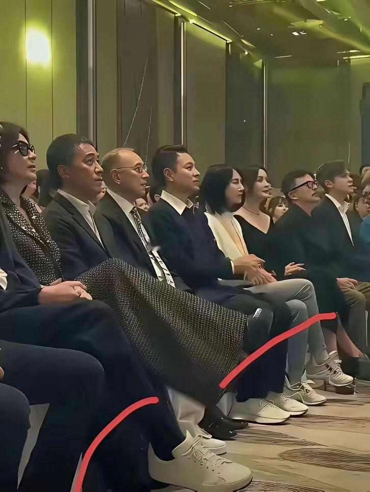果然只有真正的资本穿皮鞋。