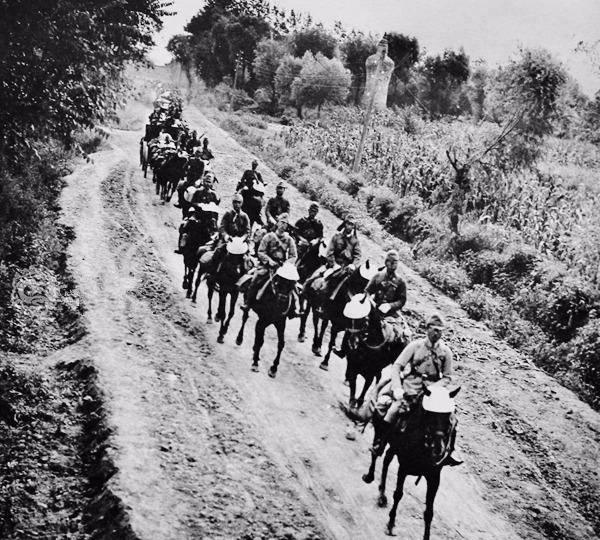 抗日战争中，八路军27团陷入日军重围，随着，日军越来越多。众人急喊：“团长！再不