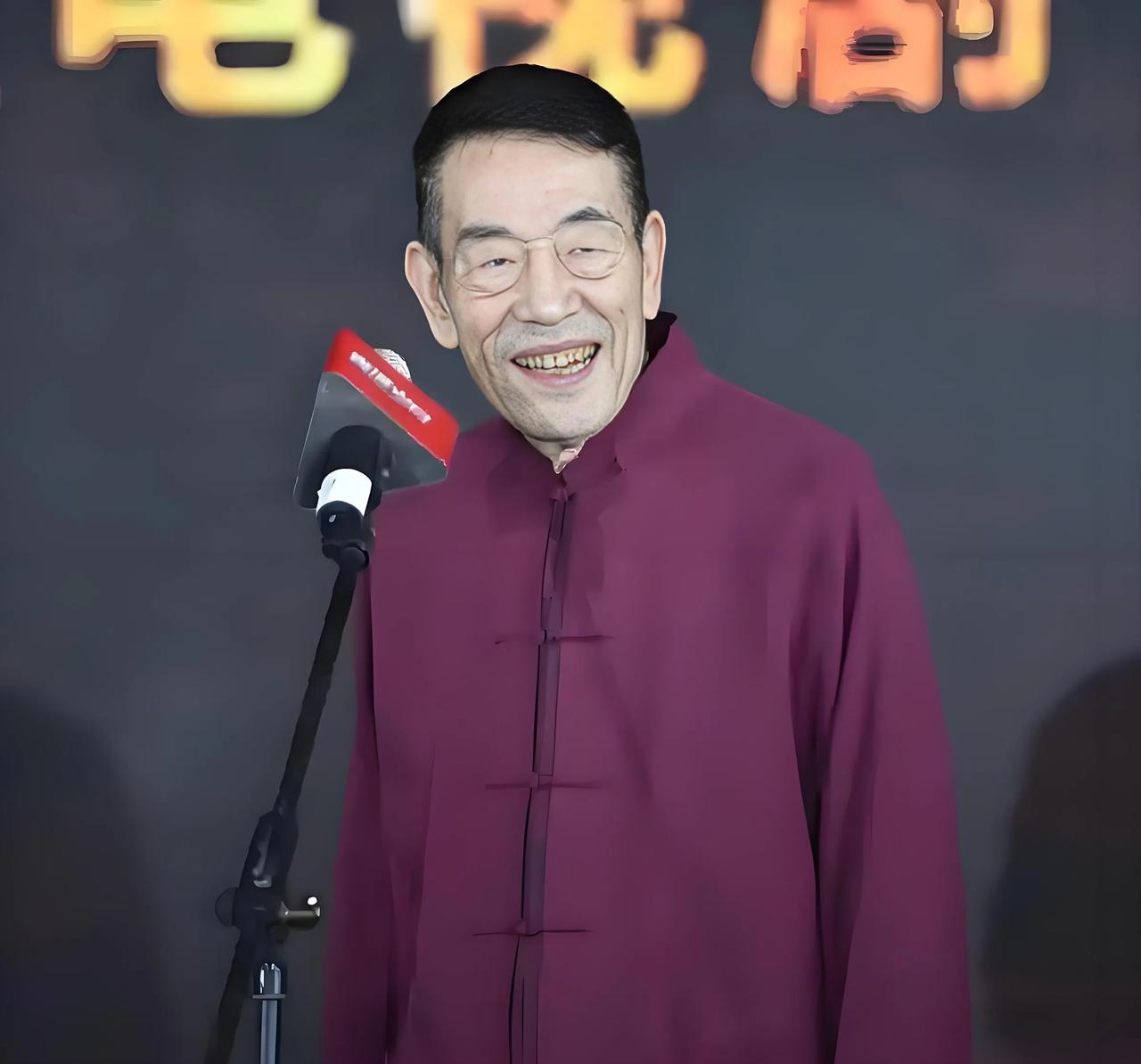 杨少华说他撂地摊演出的时候，人家不给钱只管一顿好吃的，可是他舍不得吃，拿回家给孩