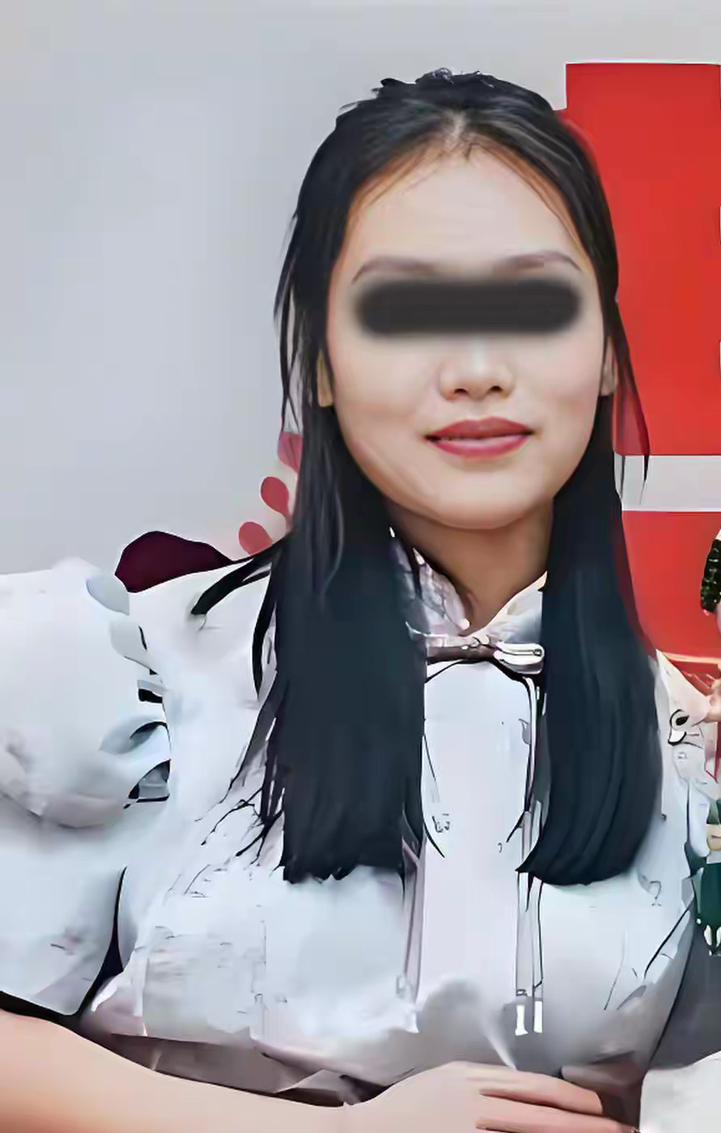 白三姐的邻居说她偷偷的回来过，怕被人认出都是半夜偷回家白三姐自从金毛出