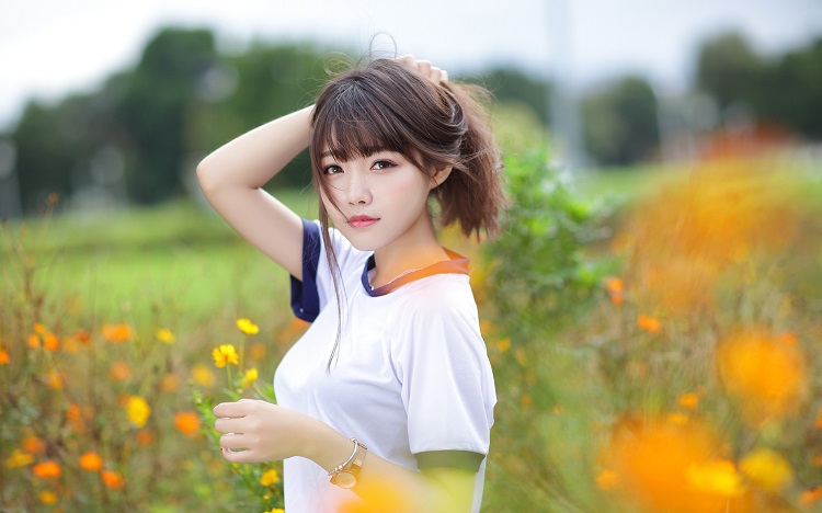 中年女人一旦不爱了，她会变得狠心，再也不允许你靠近，对亲昵的举动格外反感。不是