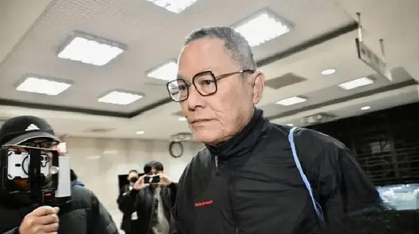 蓝营再爆丑闻，高金素梅前办公室主任、前助理张俊杰，6日剪断电子监视手环，弃保潜逃