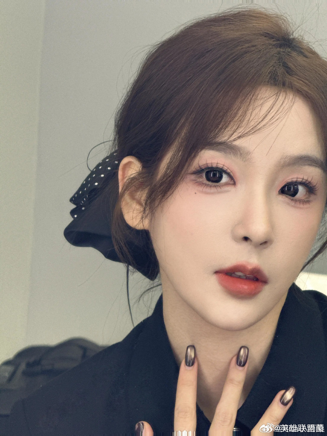 十月和rita分享自拍两大女神不愧是LPL颜值的半边天，谁能拒绝Rita和十月呢