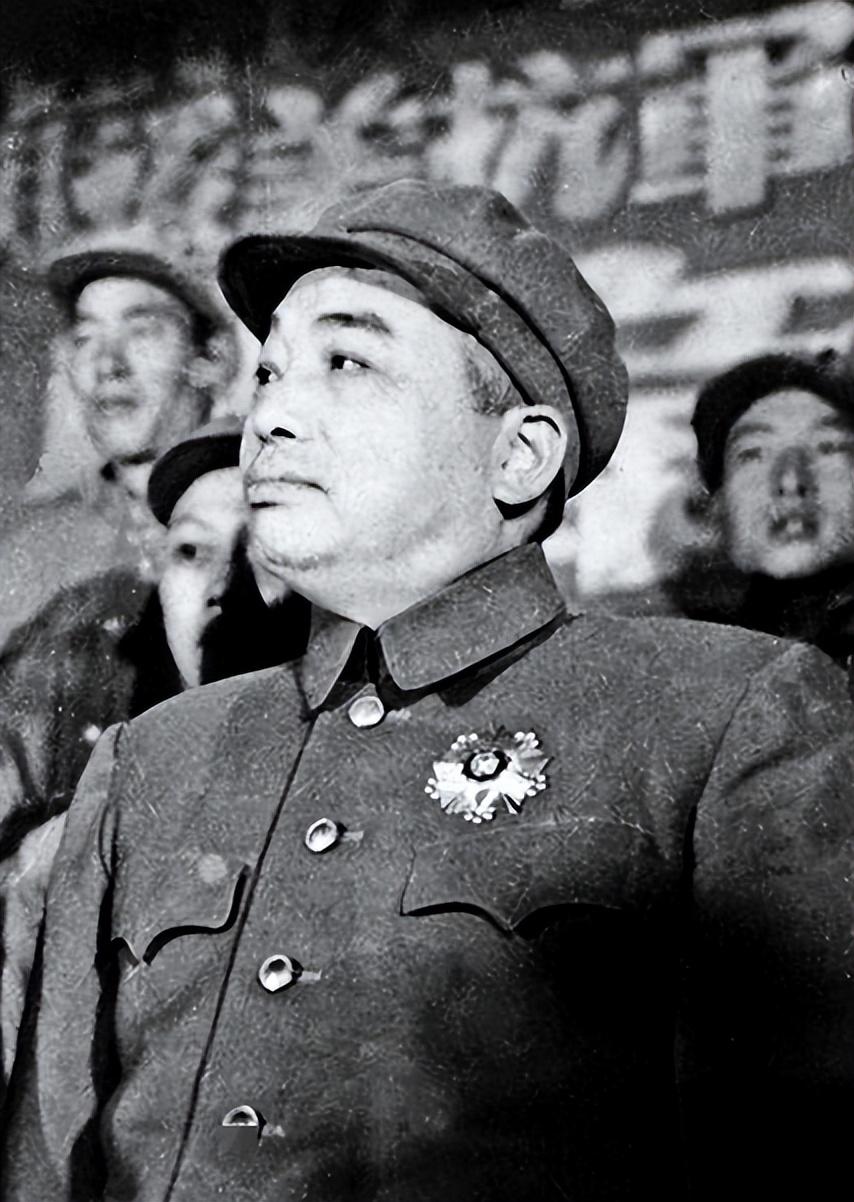 彭德怀打仗那么厉害，为啥带出来的名将却不多？陈毅评价一语中的。毛主席曾写诗：