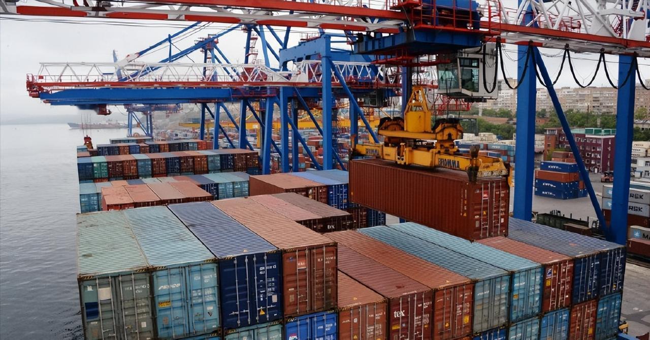 俄中贸易额下降近10%，中国汽车对俄罗斯出口下降55%。 日前，俄罗斯驻华大