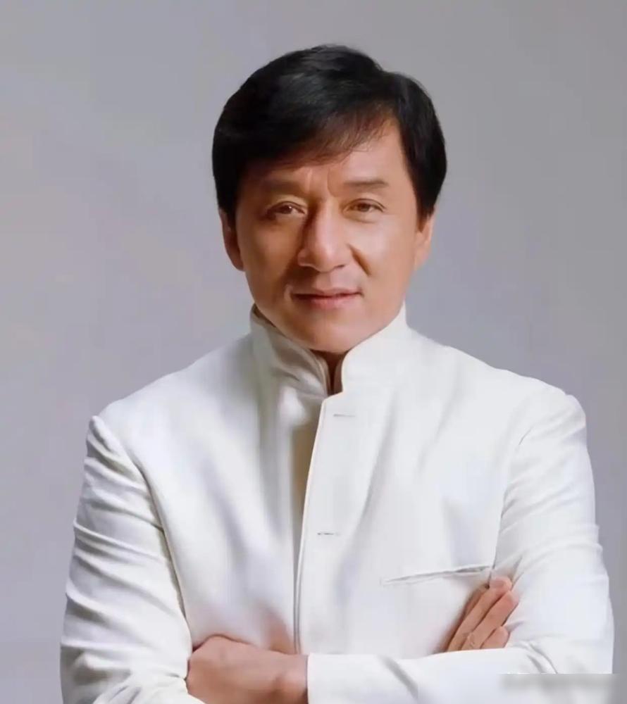 票房12亿的《捕风追影》，影帝给了梁家辉，主角成龙连个提名都没捞着。金像奖这操作