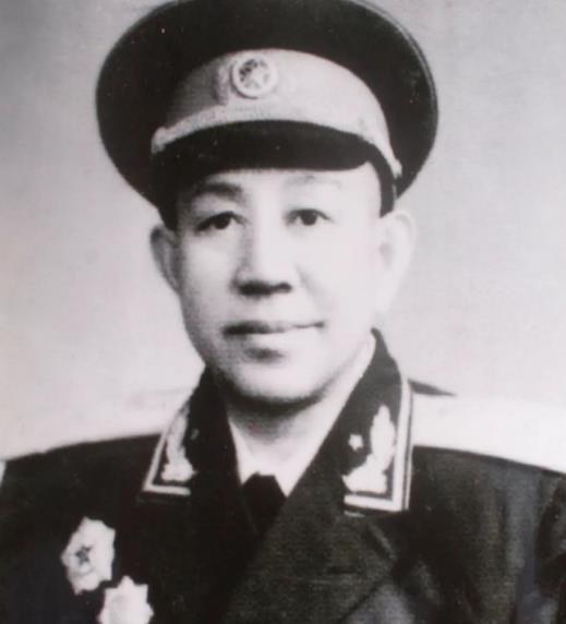 80年代，离休在家的原广州军区副政委晏福生，得知曾给自己开车的司机小张病逝，家境