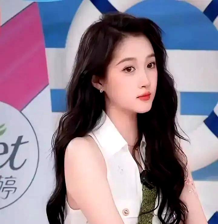 鹿晗一句“孩子他爸”，弹幕直接起飞！8亿阅读，热搜挂一夜。网友剪