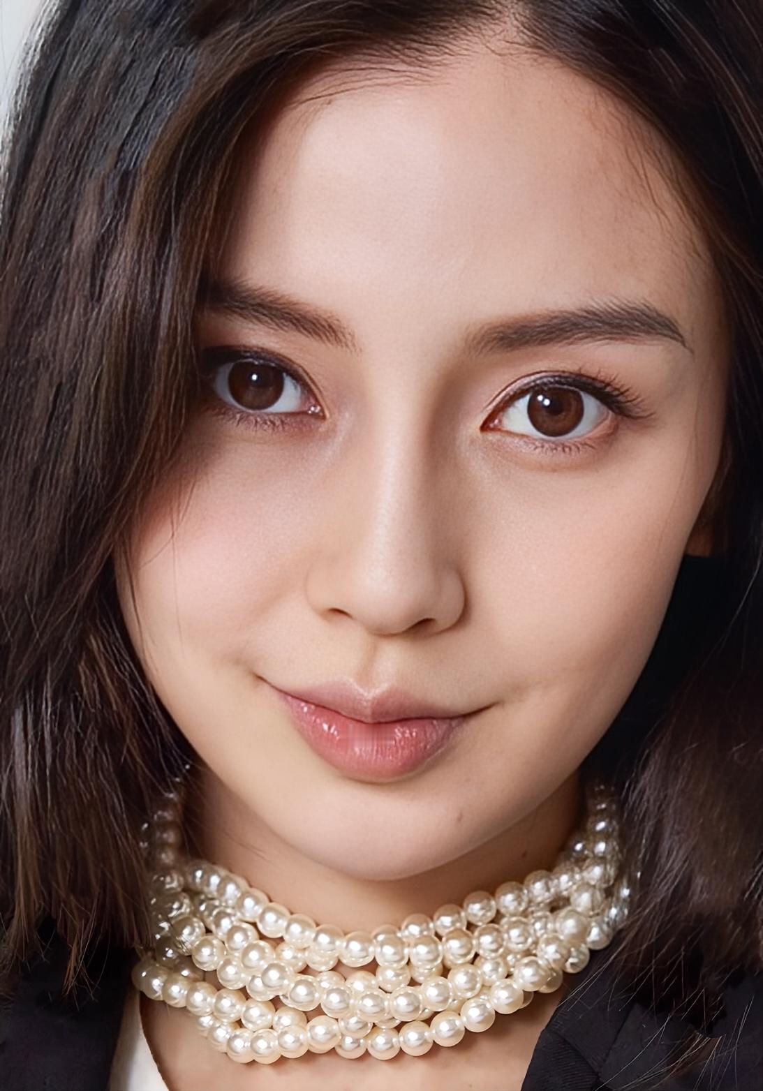 她眼睛里的红血丝应该是美瞳戴多了，这个不可逆