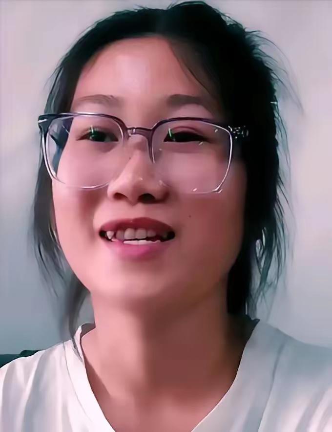 之前“扁担女孩”刘燕挑着行李追“老师梦”的事，火的时候好多人给她点赞，都盼着她能