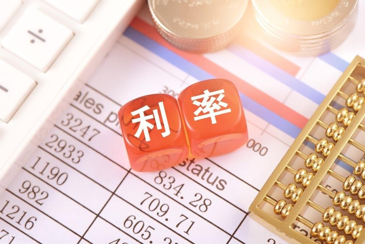 同样20万元存三年，一家给1.55%，另一家给1.92%，利息差2220元。就为