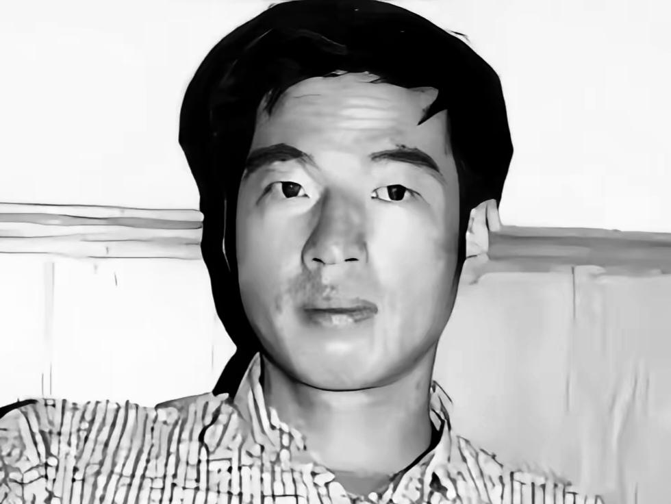 1998年4月，昆明圆通北路上，一辆警车臭了两天。清洁工一瞅，车里两警察，一