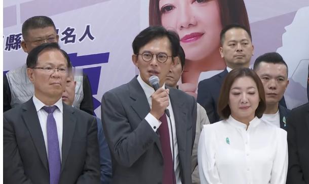 没有排斥访问大陆？民众党12月3日下午召开记者会，记者提问“馆长对蓝白访日发表看