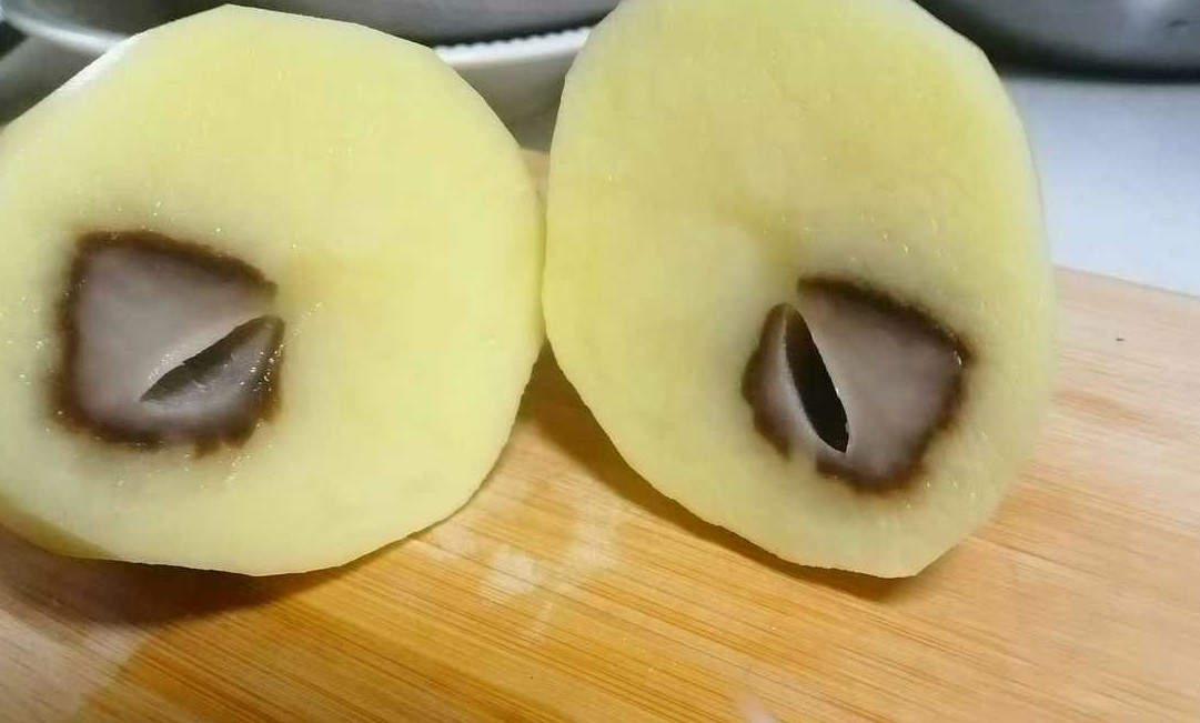 本来在准备做咖喱的土豆切开一看​