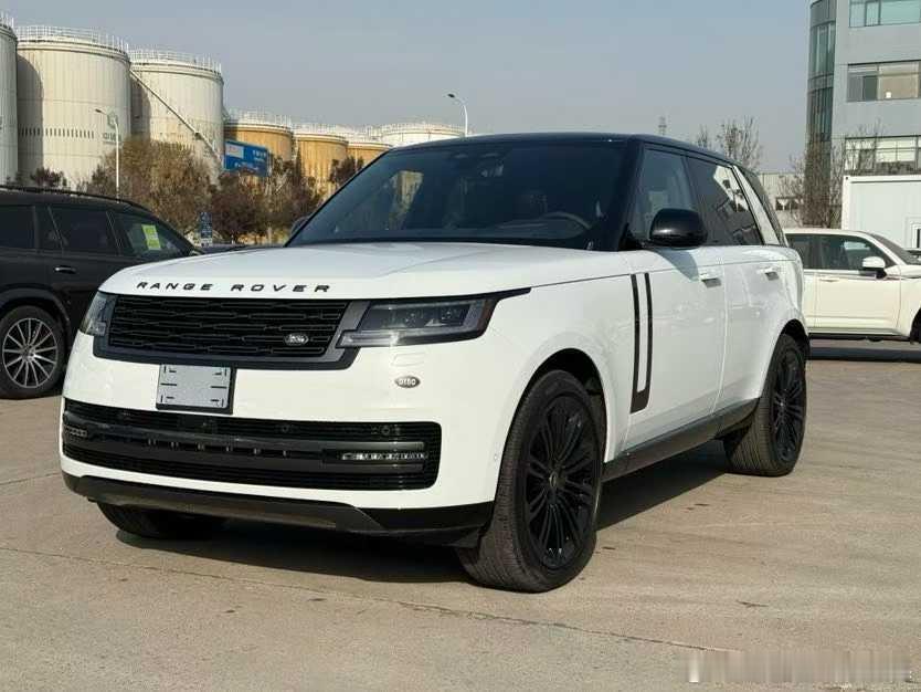 平行进口揽胜特点还是高配置，毕竟你从中规买标轴只能买个标配的版本25 款加版路虎