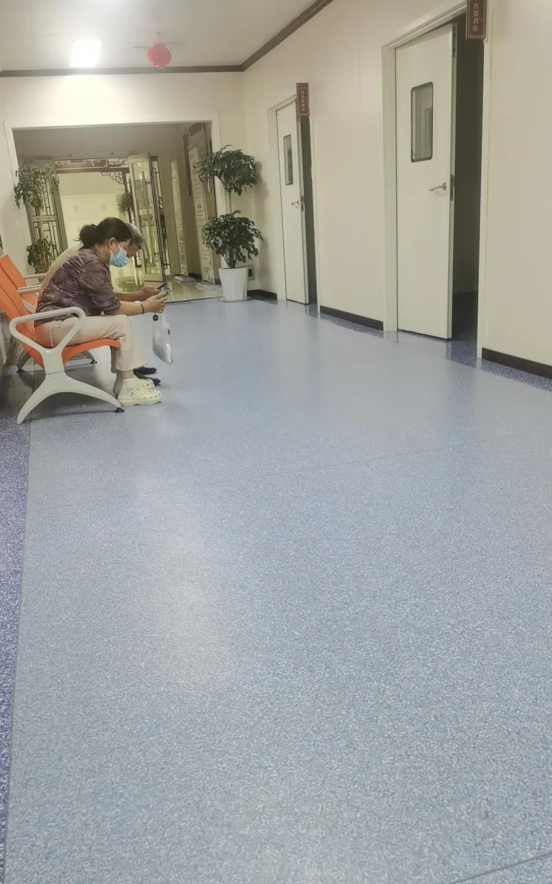 几个要好的同学想出去玩一趟，交通工具已从原来的坐飞机，高铁，卧铺改为了自驾，主要