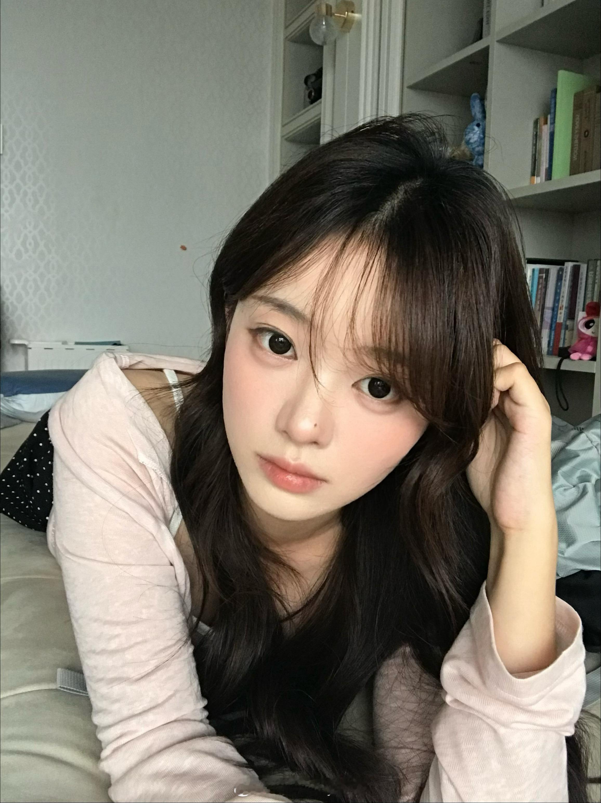 三张同一个衣服不太一样的妆哪个好看🤔最近喜欢做点夏日小饮料香菜和哈尼视频电话☎