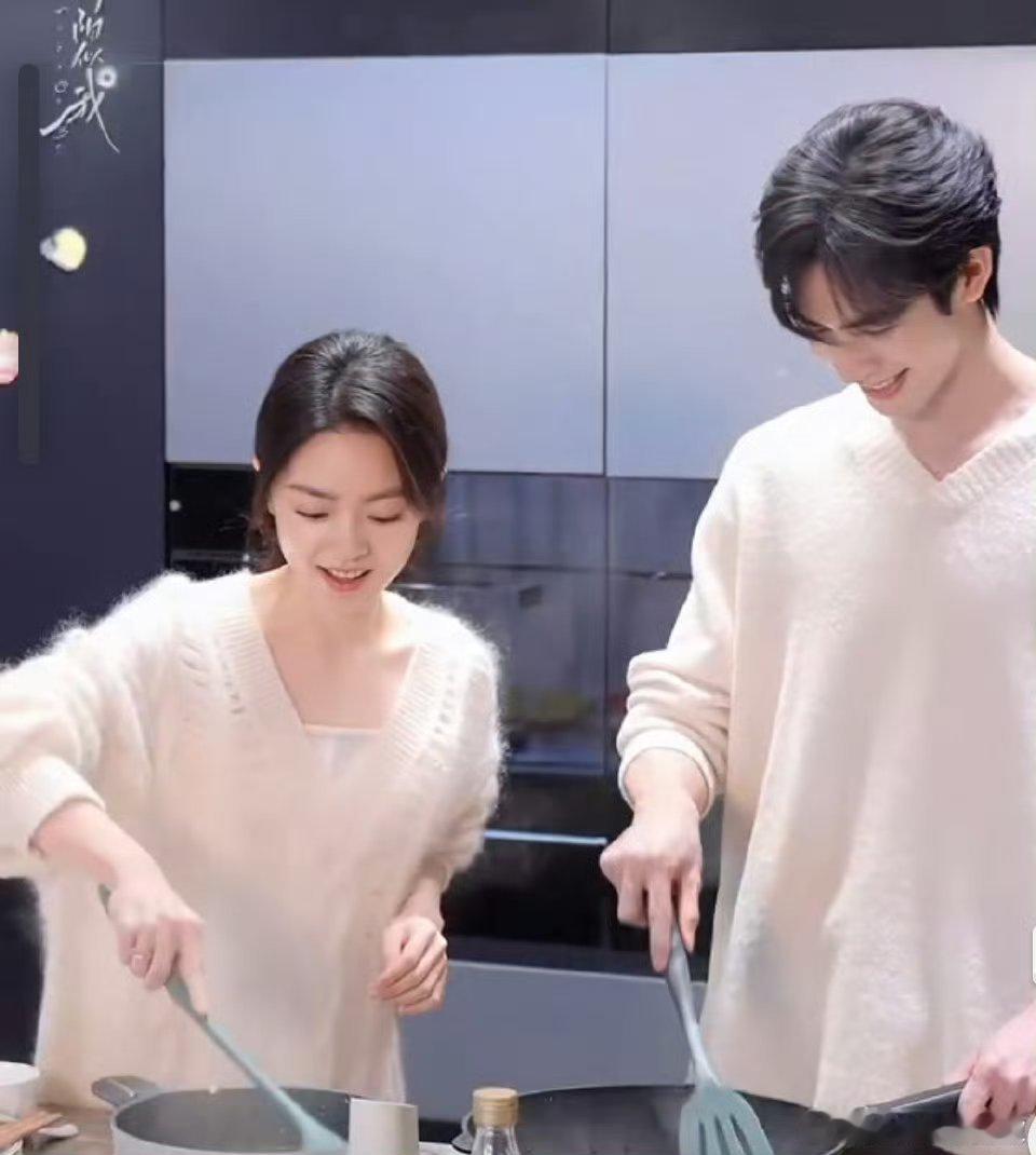 宋威龙赵今麦《骄阳似我》甜蜜做饭花絮，小情侣你们单身狗已经吃狗粮饱了！